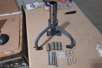 MOTOR- UND GETRIEBEHALTER