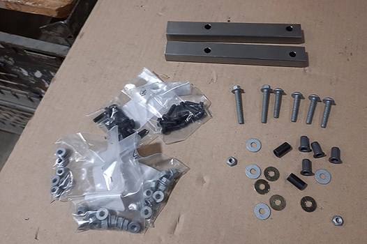 BEFESTIGUNGSSET RADLAUFVERBREITERUNG HIN