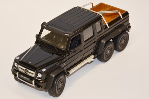 MODEL CAR 1/24 MERCEDES  BLACK