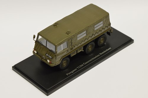 MODEL CAR 1/43 PINZGAUER 6x6 AT ARMY