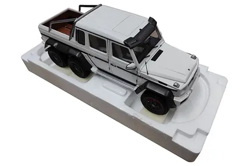 MODEL 1/18 MERCEDES MATT WHITE
