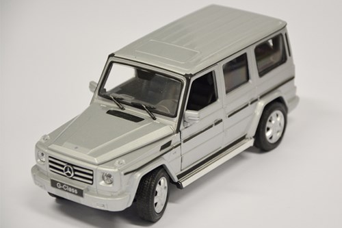 MODELLAUTO 1/24 MERCEDES G SILBER