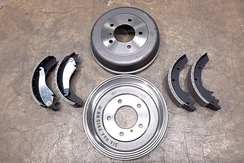 BRAKE PAD SET, WITH BRAKE DRUMS